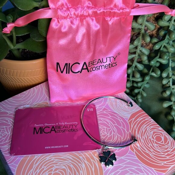 MICA COSMETICS Skincare n’ Chill 3 pack serum bundle gift set - Picture 2 of 13